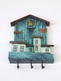 Turkusowy wieszak na klucze w kształcie domku