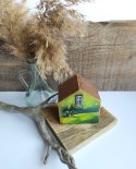 Mały drewniany domek z pejzażem - Wierzba