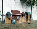 Zestaw drewnianych domków, brązowe z niebieskim
