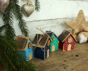 4 zawieszki - drewniane domki z daszkami