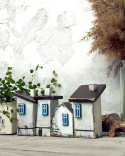 Krzywe domki, biało-brązowe